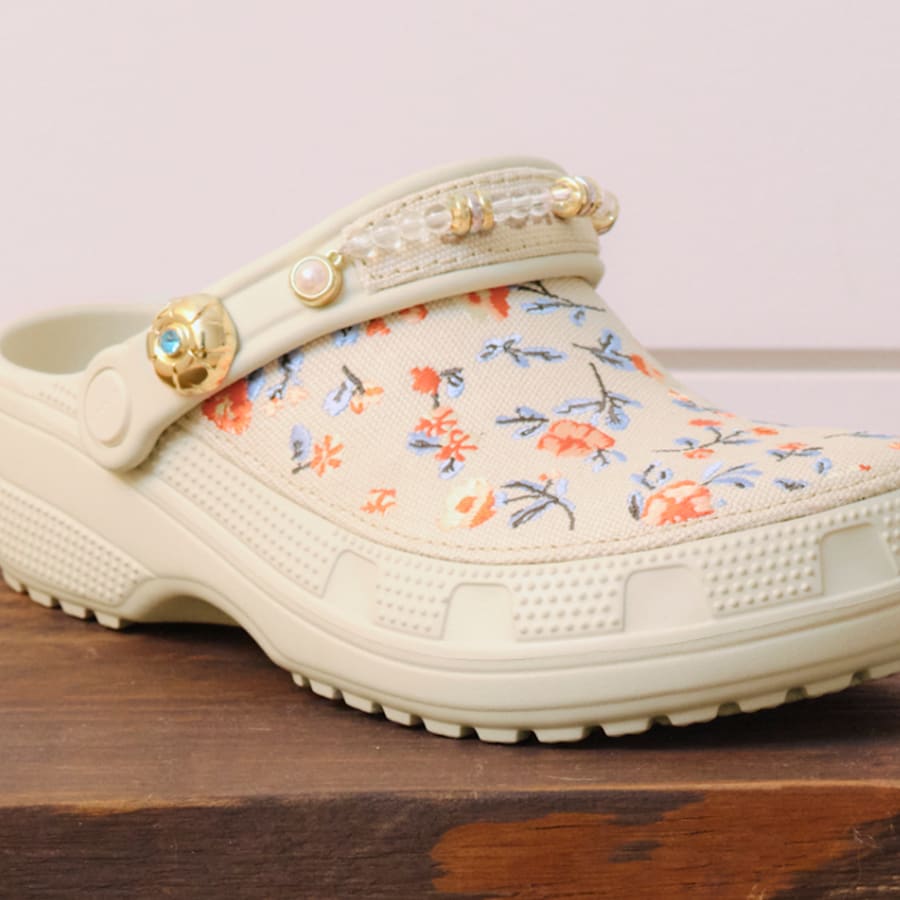 Classic Crafted Floral Clog - US 7610